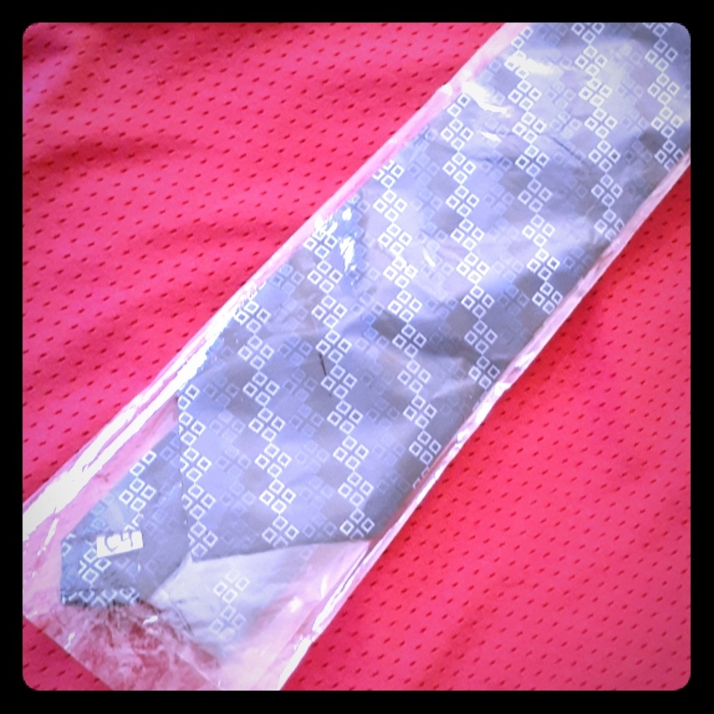 Burma Bibas Tie